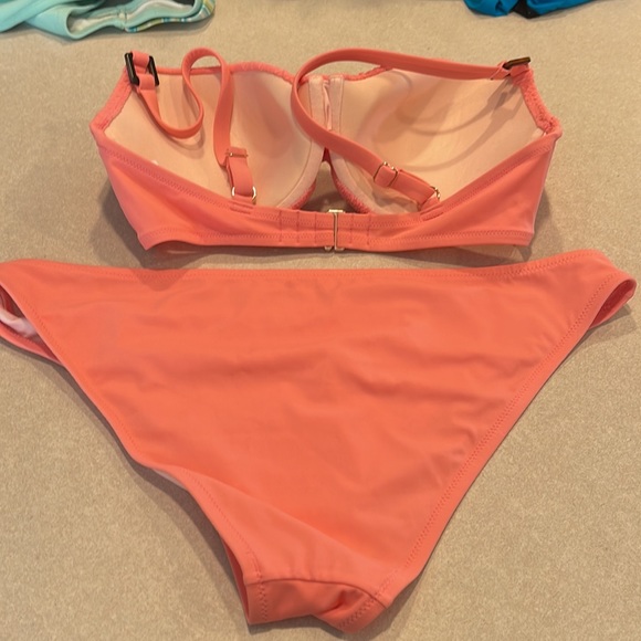 Shade and shore coral ribs wire Padded top with XL bottom - Picture 4 of 5